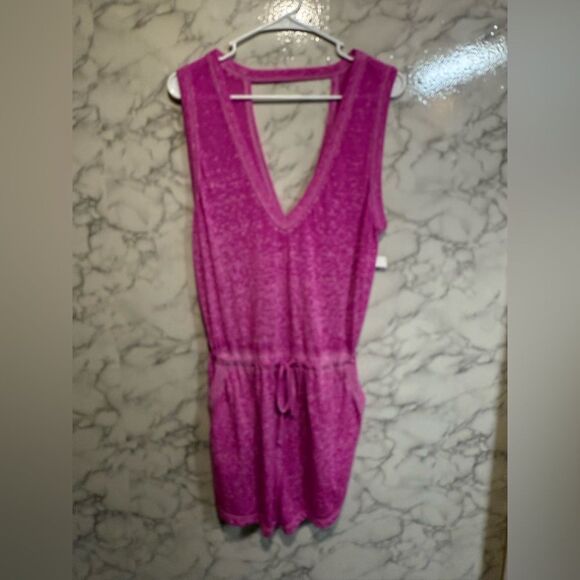 NEW Весса Beach Date Open Back Cover-Up Romper Vibrant Pink Sleeveless Romper M - Picture 2 of 8